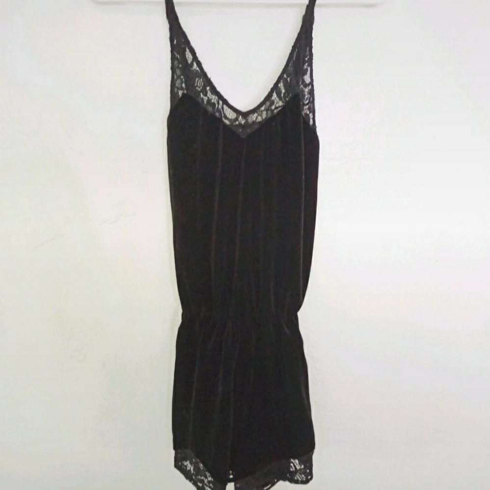 Lace & velvet Guess romper